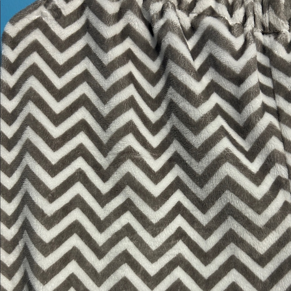 Chevron Patterned LWD 2X Ruffle Hem Pants - Picture 2 of 6